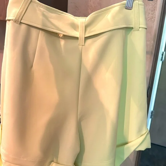 Guess Belted Shorts - Picture 3 of 5